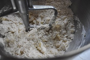 The 12 Best Budget Stand Mixers That Won't Break The Bank | Mom's Baking Co.