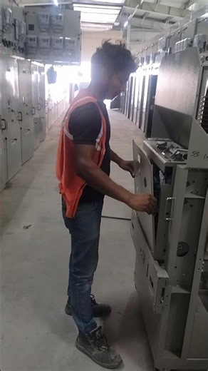 Inspecting the Internal Mechanism Industrial Electrical Circuit Breaker #viral #shorts #electrical