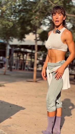 Master Your Hamstrings Most people think they’re stretching their hamstrings — but in reality, they’re just folding forward or flexing the back. The difference is in the details. Understanding how your hamstrings move and function changes everything — the stretch, the control, the results. In this video, I’ll guide you through 3 key steps to stretch smarter, not harder 💪 Precision = Progress. https://youtube.com/shorts/y4li2EACvbw | Workout Beauty