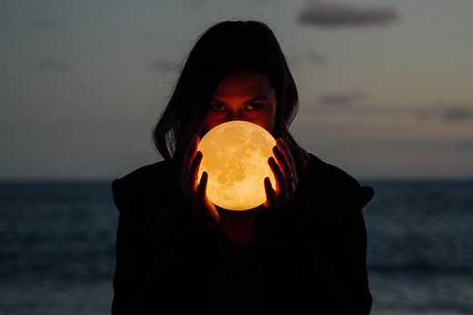 11 Full Moon Physical Symptoms (Beware of Headaches)