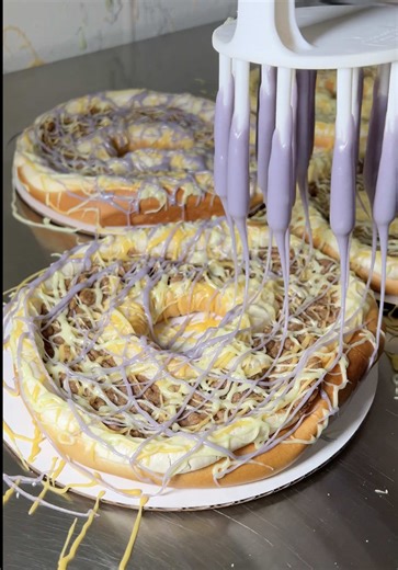We couldn’t believe he said this about our King Cakes #gingerbreadtwins #twinsburgersandsweets #lafayette #louisiana