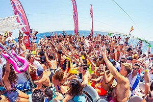 Tag a friend you wanna take on Ibiza’s most iconic boat party 🤪 Go and grab our early birds 🐦 before it’s too late! Our early bird offer ends this month. | Oceanbeat
