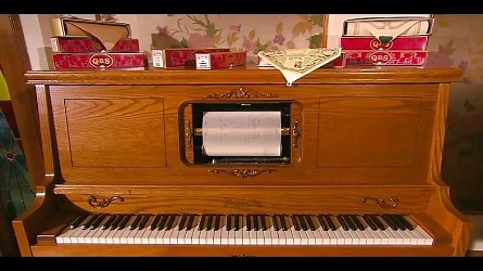 自动演奏钢琴是怎么工作的？奥秘就在这个纸卷里