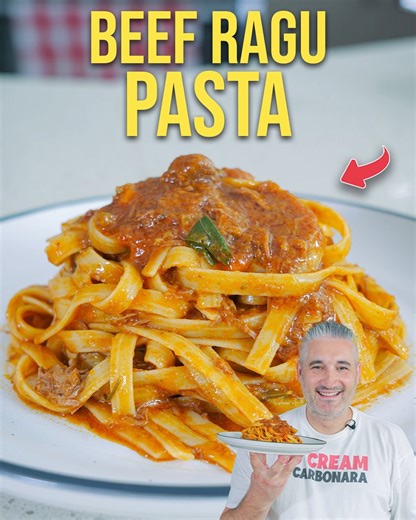 SLOW COOKED BEEF RAGU PASTA 🍝 Can anything beat the flavor of traditional Bolognese? This melt-in-your-mouth recipe transforms simple ingredients into something magnificent. While quick meals are great, slow-cooked dishes win my heart with rich flavors. 👨🏻‍🍳 Find the full recipe here and make your own delicious ragu -> https://www.vincenzosplate.com/slow-cooked-beef-ragu-pasta/ | Vincenzo's Plate