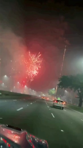 ✨ A little reminder of how magical Hawaii looks on New Year’s Eve 🎆 Fireworks, lights, and that festive energy you never forget. Are you ready to welcome the new year in Hawaii? 🌺✨ 📽️: @nevaeh___wilkins #hawaii #100Hawaii #travelhawaii #travel #adventures #hawaiianstyle #hawaiianvibes #hawaiitravel #hawaiianlife #happynewyear #newyear #happynewyear2026 #firework #oahu #oahulife #100hawaiivibes #oahuhawaii | 100% Hawaii