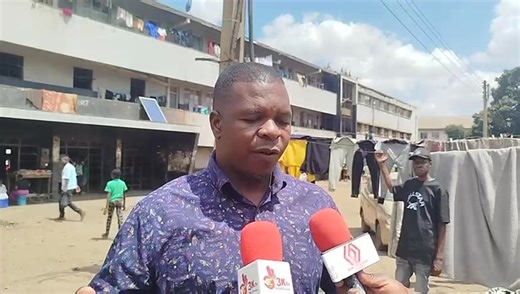 𝗖𝗮𝗹𝗹𝘀 𝗳𝗼𝗿 𝗰𝗼𝗹𝗹𝗮𝗯𝗼𝗿𝗮𝘁𝗶𝗼𝗻 𝗼𝗻 𝗠𝗯𝗮𝗿𝗲 𝗙𝗹𝗮𝘁𝘀 Education, Housing and Community Services and Licensing Committee Chairperson Cllr Blessing Muroyiwa says there is need to find a solution to the Mbare apartments. He said his during a tour of Matapi Flats and other apartments in Mbare by the Zimbabwe Human Rights Commission today. He says there is need for collaboration from relevant stakeholders to come up with a way to rehabilitate the apartments which have long been cond