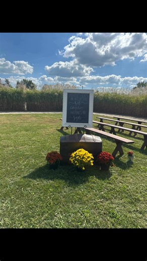 Rustic historic barn where the country music icons have played. Enchanted Forest where nature is your decor. Shabby chic venue located on a beautiful golf course. The options are unlimited! Renfro Valley Weddings and Events Back Porch Club House Venue @highlight | Angela Bryant