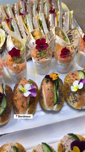 La commande du jour 😍 100 % fait maison & 100 % halal 🤍 Les prises de commande sont ouvertes dès maintenant en DM 📨 #traiteur #bordeaux #buffet #mariage #evenement