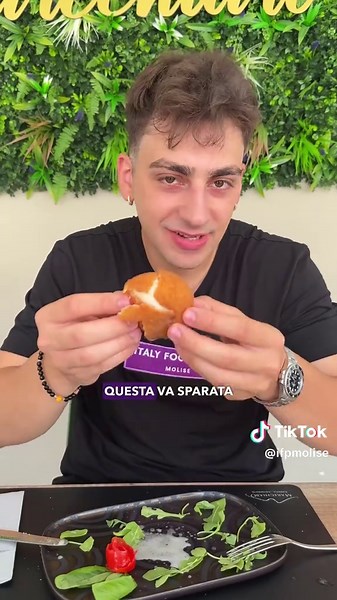 Ma allora il Molise esiste e s magna pur buon! 😋 Vuoi farti un vero pranzo della nonna napoletana ma in Molise! 🍝👵 Ormai tappa fissa da @mare_chiaroo a TERMOLI! 📍 E tu ci sei mai stato? #molise #adv #napoletano #pasta #virale #perte