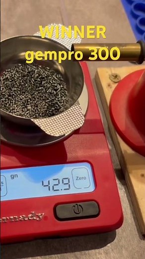 Powder Scale Duel: Gempro 300 vs Hornady G3 – Who Wins?