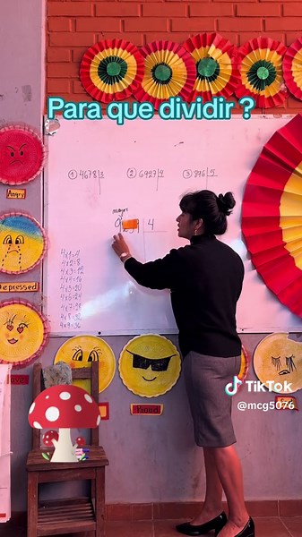 Administra tu Dinero: Aprendiendo a Dividir con la Profe Mónica