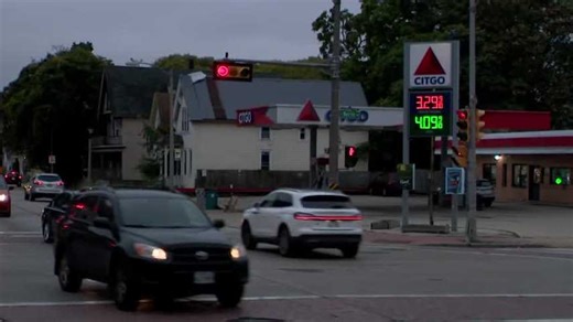 Milwaukee considers red light cameras to curb reckless driving