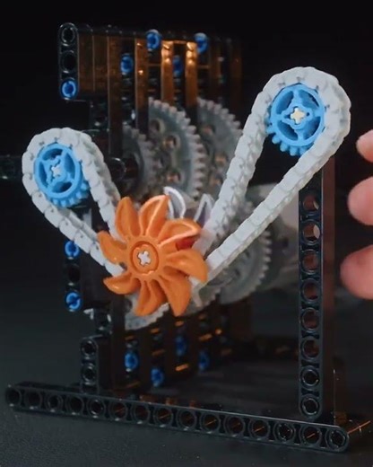 Is this the smoothest LEGO Technic Chain Loop ever built? #lego #legotechnic