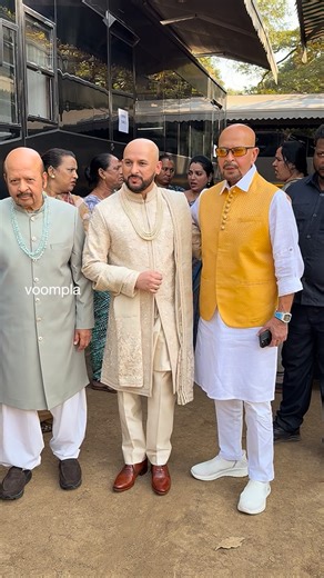Voompla on Instagram: "rakesh roshan and rajesh roshan pose for the cams at a family wedding"