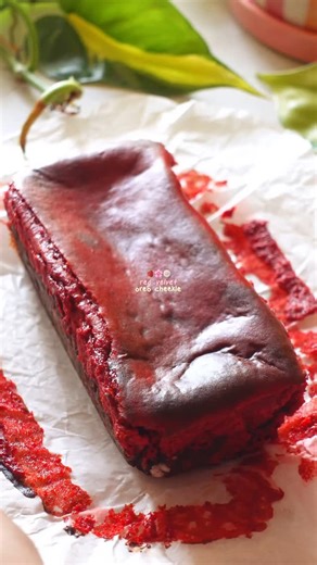 shivangi pithisaria on Instagram: "6 ingredient red velvet basque cheesecake w an oreo double choc kookie (eggless + airfried) 🍓 if a red velvet kookie stuffed with cream cheese got baked into a cheesecake + kookie: red velvet oreo cheekie 🌸 comment “red” to get the recipe in your dms 🫶🏽 { viral , so so good , red velvet , red velvet cookie , stuffed red velvet cream cheese cookie , burnt basque cheesecake , raspberry cookie , double chocolate cookie , red velvet cake , white chocolate cooki