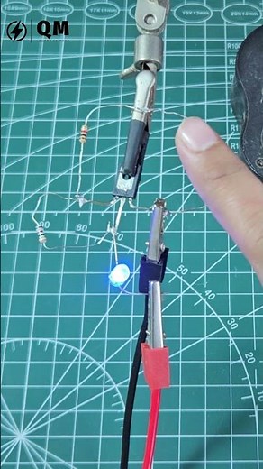 💡 Simple BD139 Transistor Circuit | Easy DIY Electronics Project | #Shorts