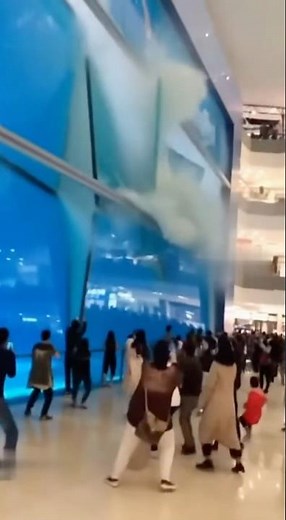 😨Shocking Moment Giant Aquarium Explodes Inside Mall Flooding Shoppers#shorts