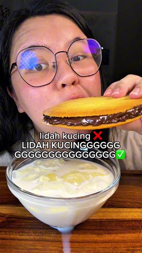 mini lidah kucing tanpa loyang isian: Tulip chocolate filling beli di @Toko Bahan Kue Jakarta 2 100g (room temp) butter anchor 100g margarine 85g gula halus 80g putih telur 30g maizena 20g susu bubuk salt vanilla extract 135g protein sedang 140 (convection, fan) 20-25 menit api atas bawah #tokobahankuejakarta #cokelatpremium #bakingseru #lidahkucing #kuelebaran