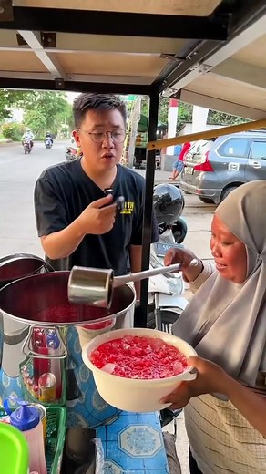 Exploring Street Vendor Culture: Engaging with Local Flavors