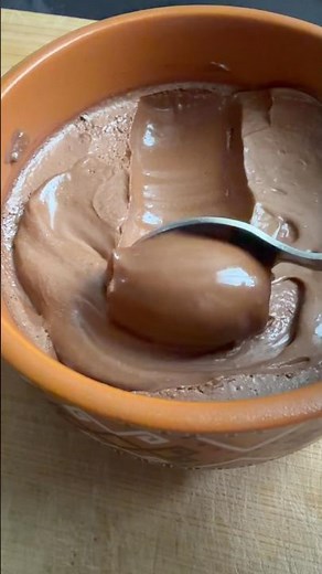 Velvet ganache made with NO cream! Just 3 simple ingredients…Recipe ⬇️