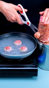 Idee superba de a gati carnea tocata pe care toata lumea ar trebui sa o cunoasca Ingrediente cartofi: 800 g apă: 1.2 l sare: 2 g unt: 80 g sare: 2 g piper negru: 2 g mărar: 15 g sos de roșii: 80 g ulei de măsline: 10 ml oregano: 3 g sare: 2 g piper negru: 2 g carne tocată: 700 g pesmet: 50 g ouă: 1 buc boia de ardei dulce: 2 g praf de usturoi: 2 g sare: 2 g piper negru: 2 g ceapă: 1 buc morcov: 1 buc pătrunjel: 10 g usturoi: 10 g LA FOC MEDIU: 7 MIN cașcaval: 120 g mărar: 5 g | Cookrate - Romani