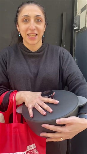 2 sartenes con grasa y antiadherente partido y una cacerola manchada mira como resolvimos
