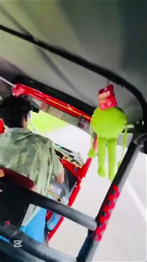 අනෙ මල්ලි අනෙ මල්ලි වැටෙයි 👀🤣විල් ගහද්දි බය අය ඉන්නවද #trending #tuktuk #travel #viral