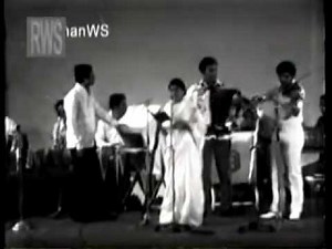 Ek pyaar ka nagma Lata mangeshkar LIVE Rare video