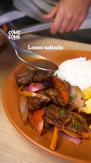 Te traigo el paso a paso de cómo hacer este clásico Lomo Saltado casero para que puedas sorprender a todo el mundo. Muy fácil de preparar y buenazo #lomosaltado #recetafácil #gastronomiaperuana | Cómo Come