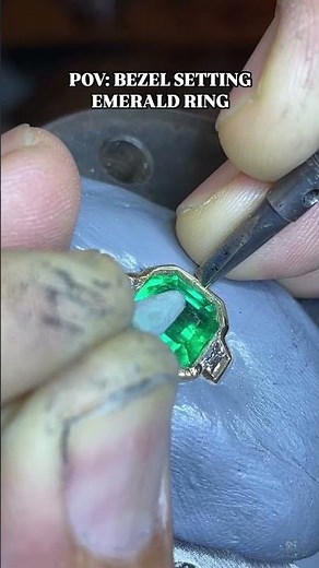 How Bezel Set Delicate Colombian emerald 3 Stone Diamond ring - Build your Custom Ring #emeraldring
