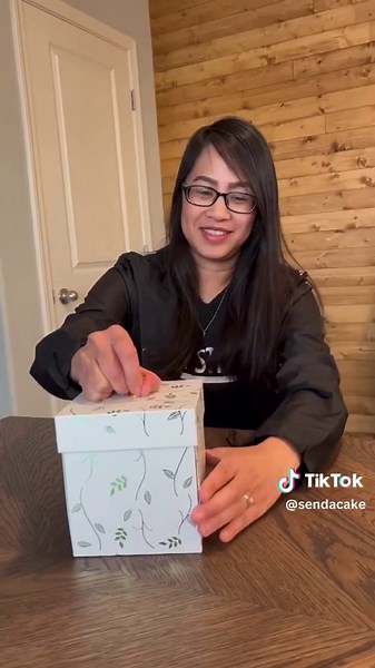 One minute of Send a Cake reactions 😎 #sendacakenow #reactionvideos #celebration #surprise #butterflies🦋