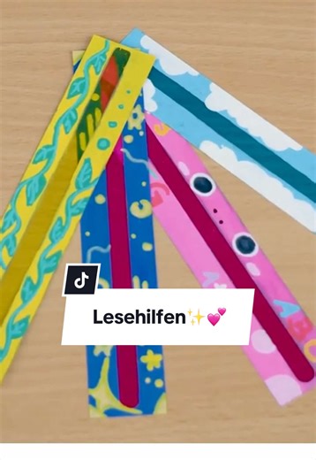 📖💡 Dein Reading-Hack für heute! Buchstaben-Salat? Nicht mit uns! 🌈 Leg einfach die bunte Lesehilfe auf deinen Text und schau zu, wie die Zeile plötzlich ganz klar wird. Perfekt für alle, die gerade erst mit dem Lesen starten oder sich besser fokussieren wollen. In Pink, Gelb oder Blau – such dir deinen Favoriten aus und lies los! 👉 Markiere jemanden, der diesen Hack unbedingt braucht! #LesenHacken #Schule #Lernhilfe