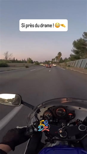 334K views · 1.1K reactions | Si près du drame ! Moto : Honda CBR250R MC22 1990 | Erdozz prend le volant | Facebook