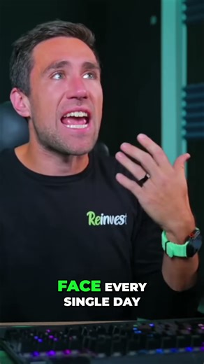 Target vs. Walmart: Lower Prices Win, Consumers Weakening #shorts