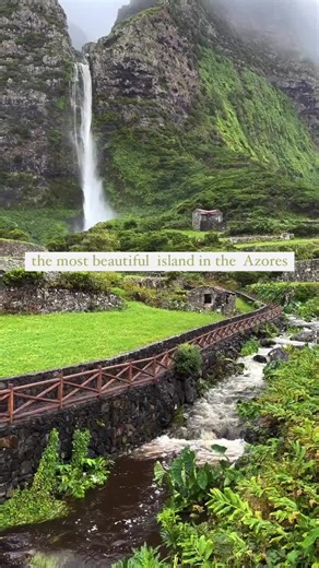 is this the most beautiful place in the Azores?? 📍Flores I was told repeatedly by locals in the Azores that Flores was the most stunning of the Azores islands, and it did not disappoint. This tiny island is hard to reach (and hard to leave, I got stuck there an extra 4 days which would be great but there’s nowhere to stay and led to a crazy week🤣) It’s filled with waterfalls, natural pools, mountains, rainbows, rivers and views that made my jaw drop at every turn 🗺️🥂 follow @backpacksandbubb