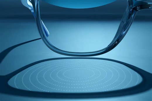 Autofocus smart glasses instantly change lenses using eye-tracking