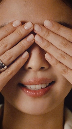 The game begins. COCO CRUSH has chosen the Chateau Marmont as its new playground. Discover the campaign film featuring singers and CHANEL ambassadors JENNIE and Gracie Abrams, along with Mona Tougaard, Lulu Tenney, Akon Changkou, Mathilda Gvarliani and Qun Ye. Discover on chanel.com/-COCO_CRUSH_2026_FB4 | CHANEL