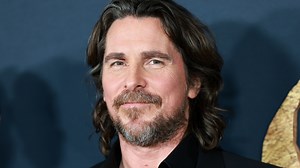 Primeras imágenes de un impactante Christian Bale como Frankenstein en The Bride donde comparte reparto con Penélope Cruz