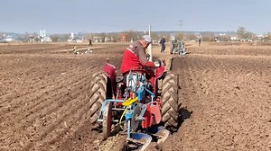 International B-250 in action