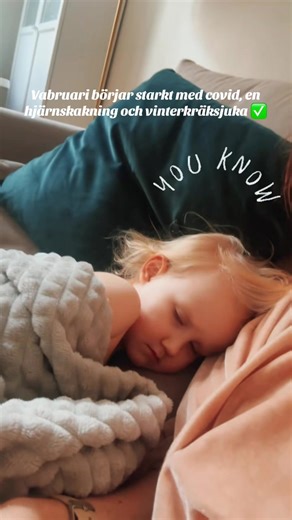 Vad blir nästa att checka av från sjukdomslistan? 🤔 Löss? Springmask? Öroninflammation? Vattkoppor? Finns några godingar kvar och mer än halva månaden tillgodo! ✅