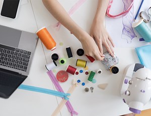 BA (Hons) Fashion Design with Business