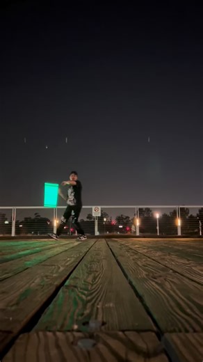 TheMoistYam on Instagram: "#leviwand #levitationwand #flowarts #flowartist"