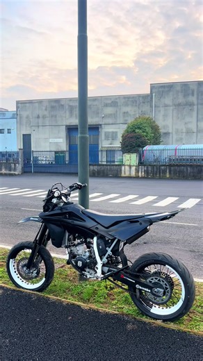 Husqvarna SM125: La Motard 125 à Connaître