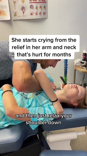 Shoulder pain and headaches are gone after trying other styles of treatment for months! #chiropractic #chiropracticadjustment #chiropractorcracking #chiropracticcracks #chiropractor