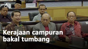 Bekas timbalan perdana menteri Tun Musa Hitam menyifatkan pemimpin Pakatan Harapan dalam kerajaan campuran masih meneruskan sikap sebagai pembangkang meskipun telah dua bulan membentuk kerajaan di peringkat Persekutuan dan negeri. Musa berkata demikian pada forum bertajuk Menetapkan Semula Ekonomi Malaysia yang dianjurkan oleh Parlimen. Turut hadir Menteri Ekonomi Rafizi Ramli dan Speaker Dewan Negara Rais Yatim. Rafizi yang berucap sebelum Musa di forum yang sama berkata kerajaan campuran semas