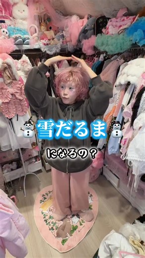 🍥ののち🍥 on Instagram: "雪だるまイメージコーデ⛄❄ 冬らしいことしたくてスケートしに行ってきた〜⛸️ 雪だるまのボリューム感をパニエスカートで表現してみた❄️⛄❄ まっしろコーデかわいいよね♡ 冬たのしもう✨️✨️ #コーデ #ファッション⁡"