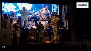 [#BURKINA_MUSIQUE] Concert de Floby, des artistes-musiciens et troupes de danses traditionnelles se succèdent sur le podium en attendant l'entrée du Kundé d'or 2025 (Floby). Libreinfo.net | Libre info