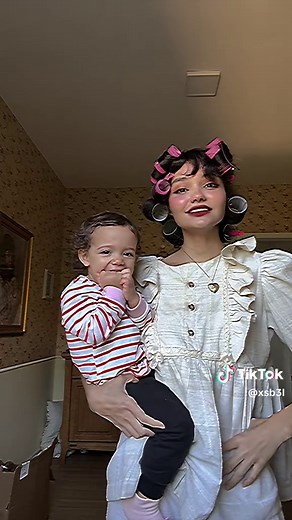 Garotas do TikTok: Celebrando a Diversão e a Amizade