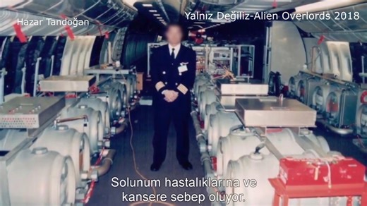 Filmin adı Yalnız değiliz / Alien Overlords ( Çeviri daha çok "Uzaylı Efendiler" şeklinde olmalıydı.) 2018 yapımı ve gerçek bir hikayeden esinlenmiştir. Filmin tamamını izlemenizi tavsiye ederim. Chemtrails dahil birçok şeyin arkasındaki planı anlatıyor. Sonuna kadar izleyin lütfen. | Hazar Tandoğan