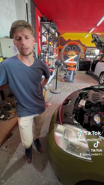 Mecánicos 😂 #mecanico #chanta #humor #taller #autos #mecanica #mecanicobarato #tallermecanico #automotriz #parodia